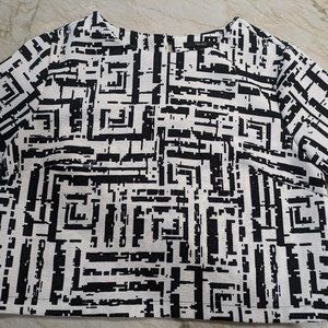 Forever 21 Black/White Crop Top Small (s)